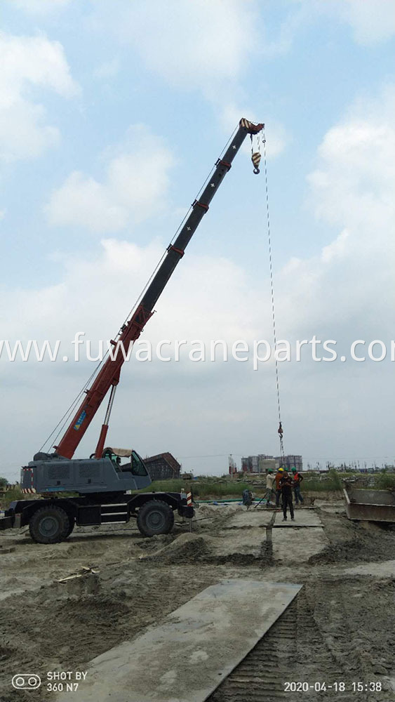 Crane Boom Deflection